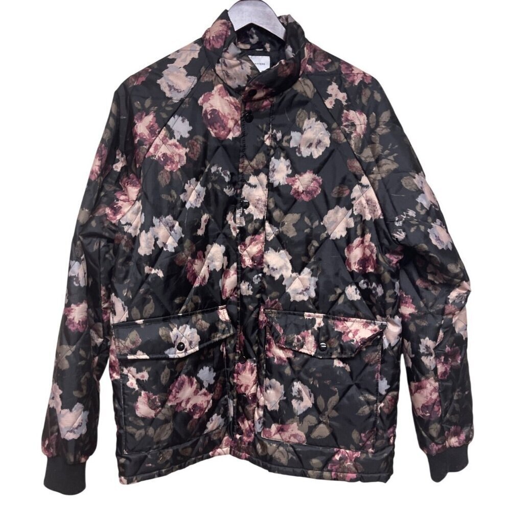 Urban Outfitters Women's Black Floral Quilted Pockets Size Medium Zip Closure
